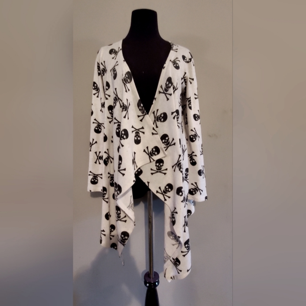 💀🖤 Skulls cardigan 🖤💀